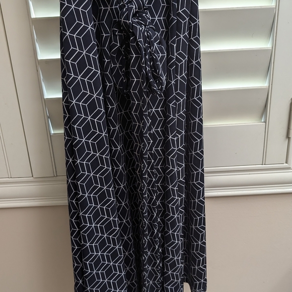 Hawthorn Navy Kaitlyn Surplice V-Neck Dress. - Picture 4 of 11